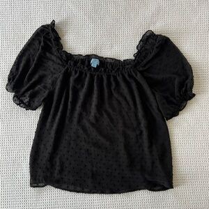 Black textured CeCe top with puffy sleeves